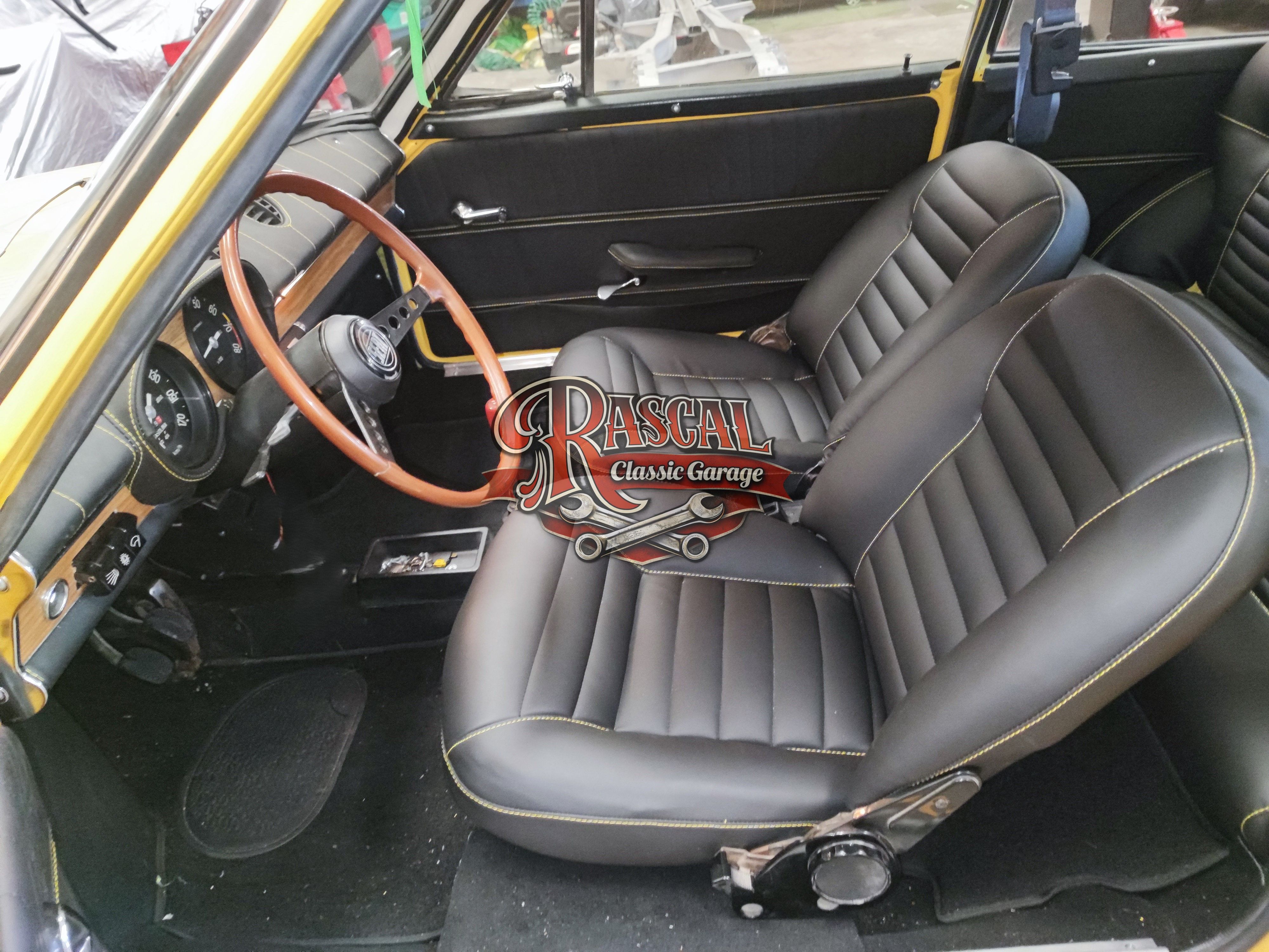 SEAT 850 SPORT -- INTERIOR